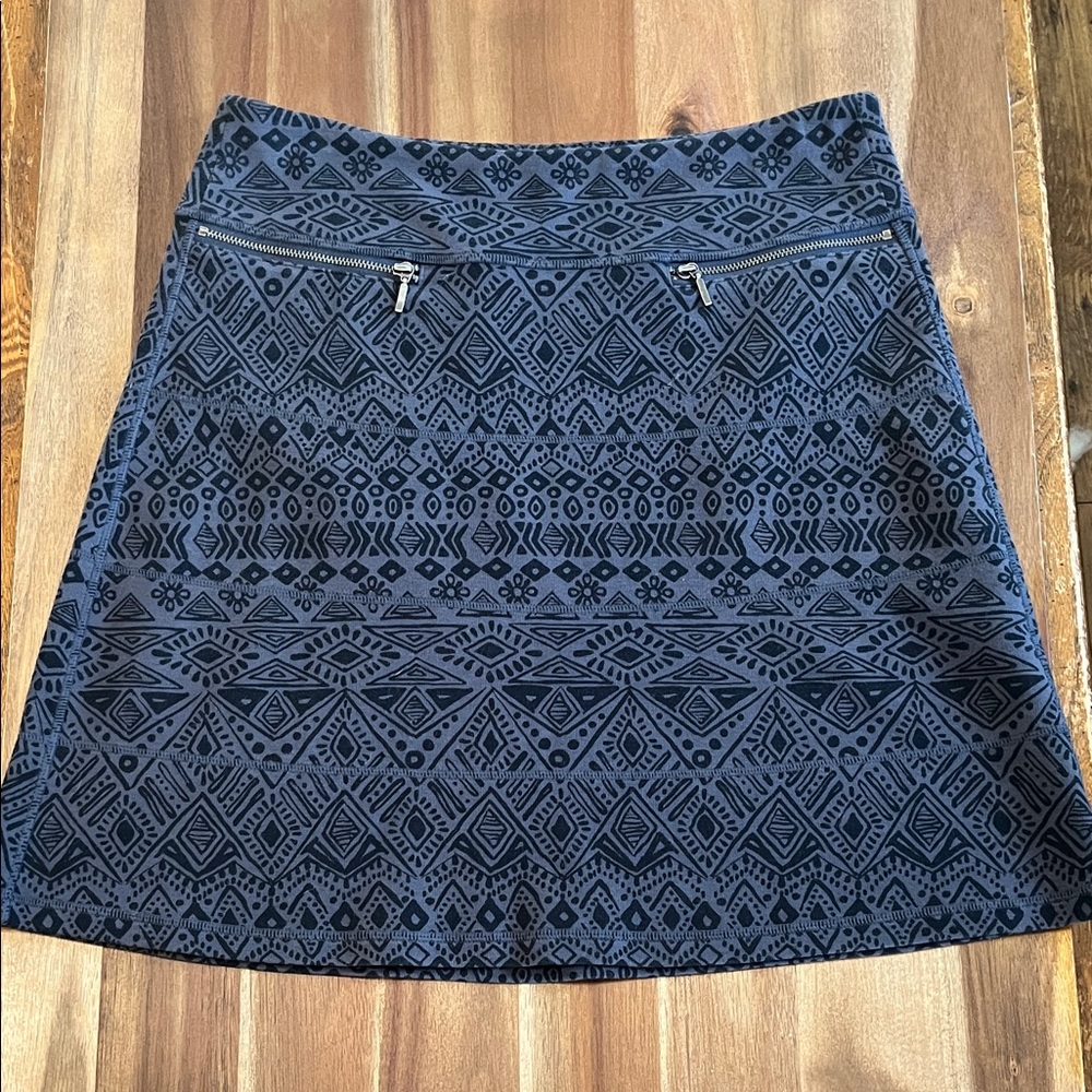 Athleta Strata Skirt featuring a cassava print.